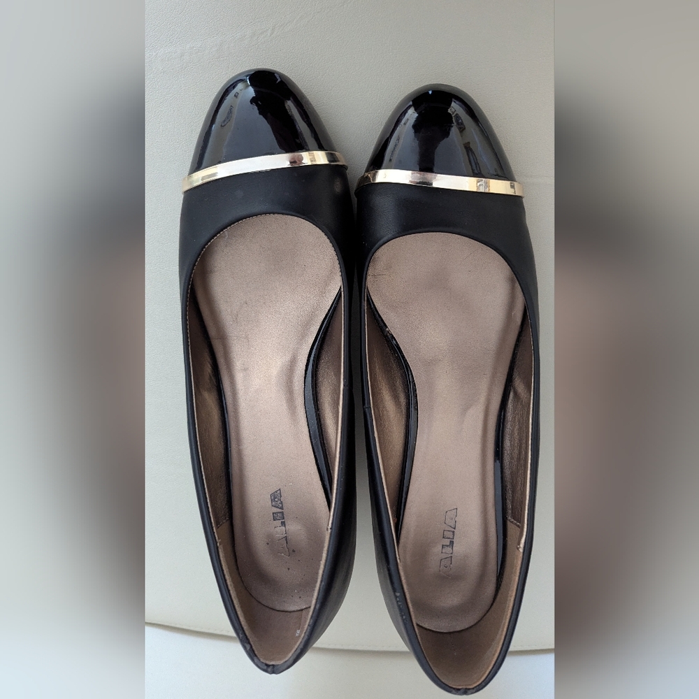 Elegant Black Flats with Gold Accents